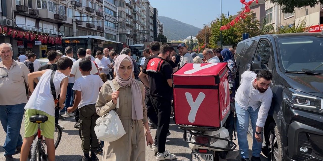 Yolun Karşısına Geçen 2 Kadına Motosiklet Çarptı