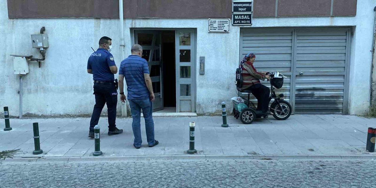 Daireden Yayılan Ağır Koku Üzerinde Ekipler Harekete Geçti