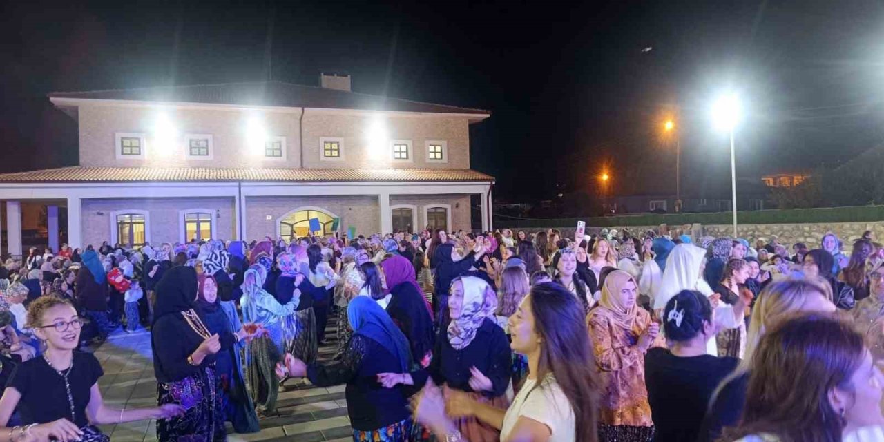 Bilecik’te Bin 500 Kadınla İlk ’şalvar Gecesi’ Coşkusu