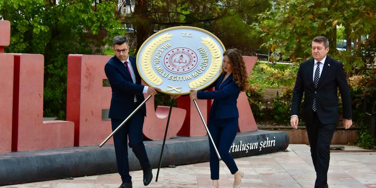 İlköğretim Haftası Çelenk Sunma Töreni Gerçekleştirildi