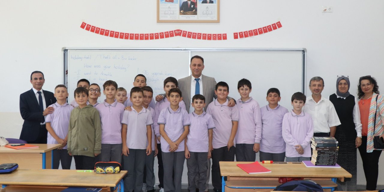 Müdür Çetinkaya, Öğrencilerin İlk Ders Heyecanına Ortak Oldu