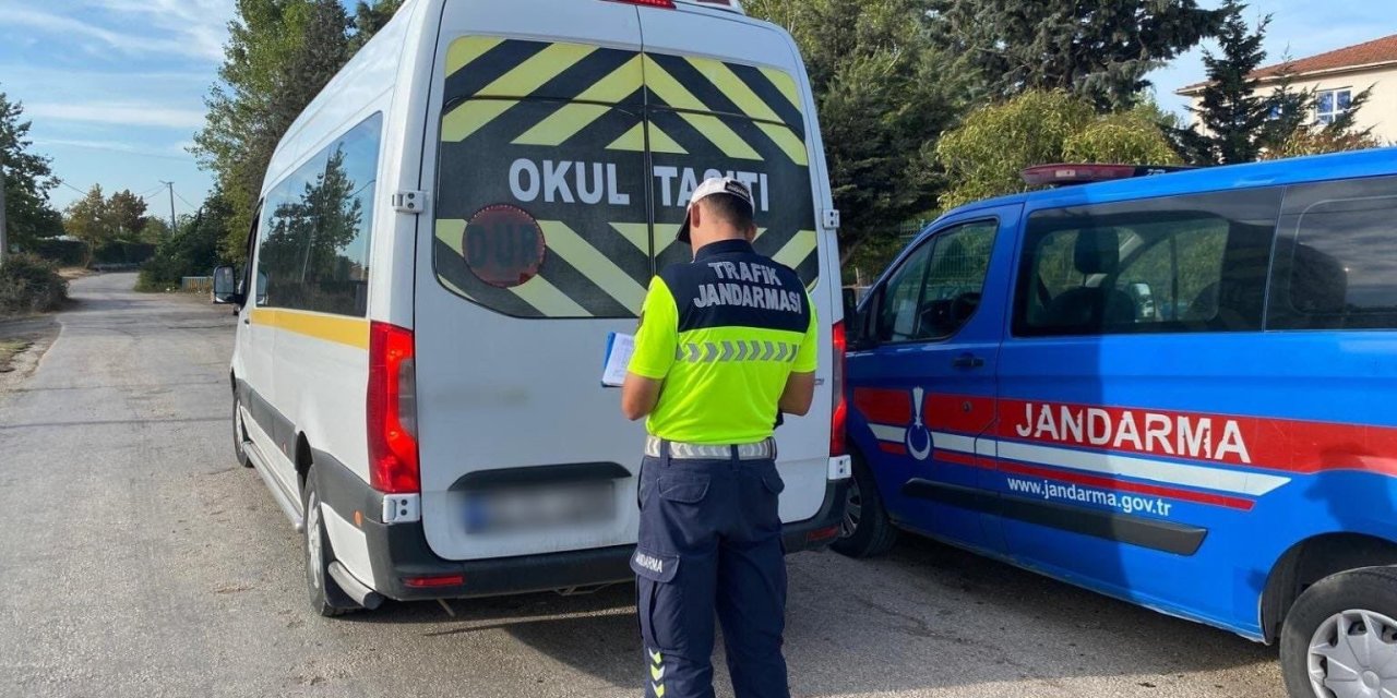 Öğrencilerin Güvenli Yolculuğu İçin Jandarma Gece Gündüz Yollarda