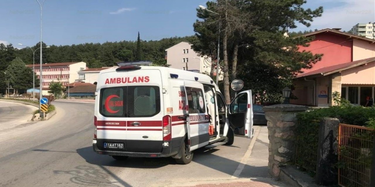 Karayolları kavşağında kaza
