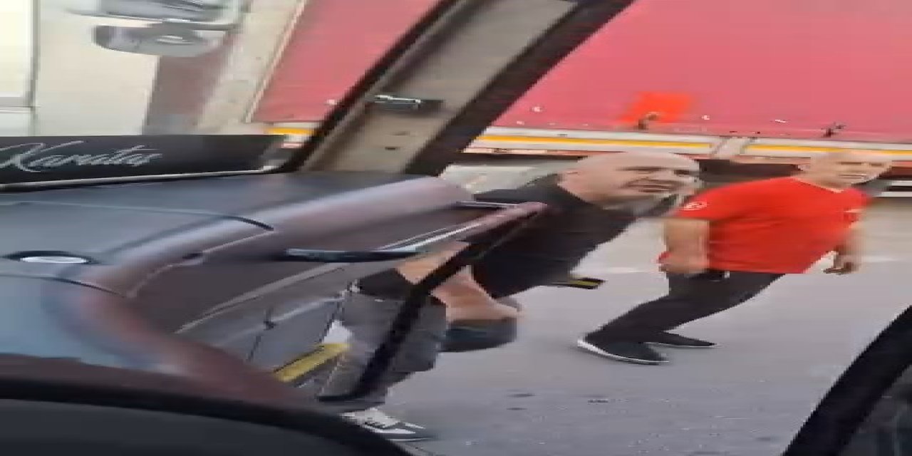 Otobüs Şoförü İle Sürücü Arasında Ters Yön Tartışması