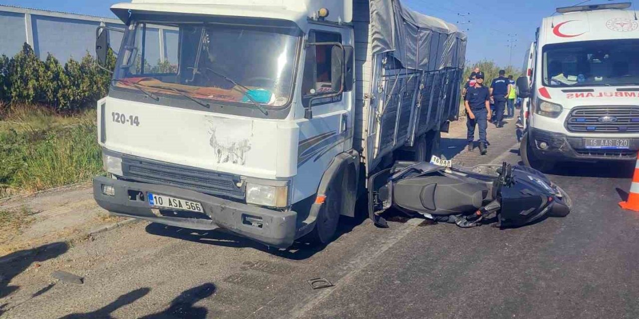 Kırmızı Işıkta Feci Kaza: 1 Ölü, 1 Yaralı