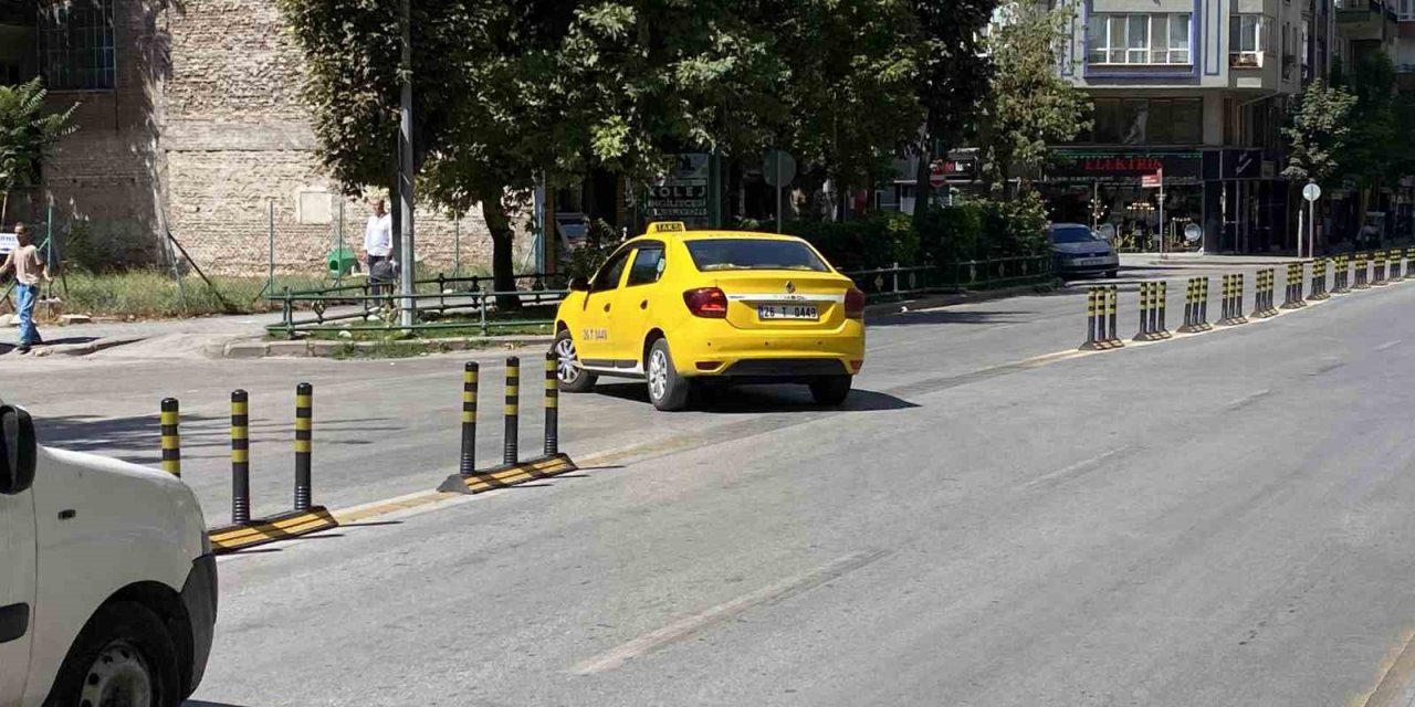Atatürk Caddesi’nde Trafik Çilesi Bitmiyor