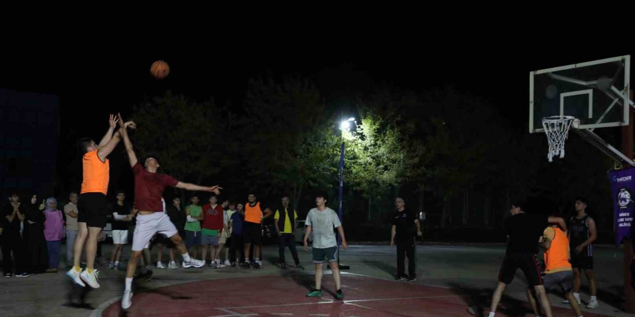 Sokak Basketbolunda Kupalar Sahiplerini Buldu