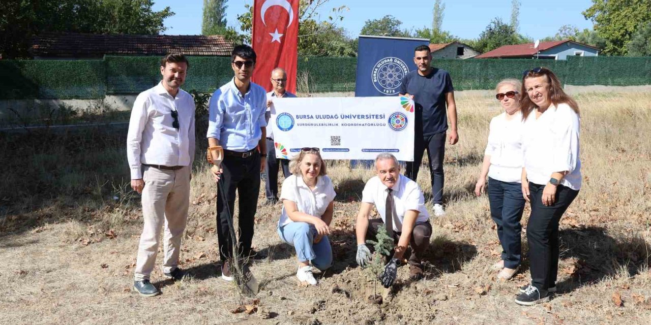 Kuraklığa Dikkat Çekmek İçin Gölü Baştan Başa Yüzdü