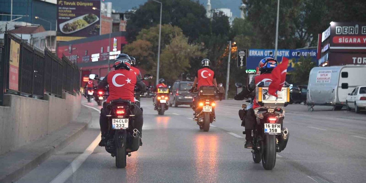Motosikletli Kortej İzleyenleri Coşturdu