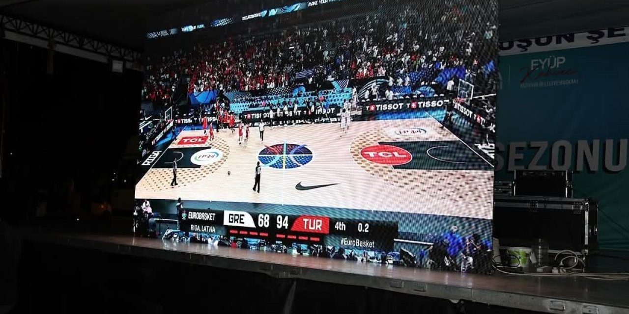 Yarı Final Heyecanı Dev Ekranda Yaşandı
