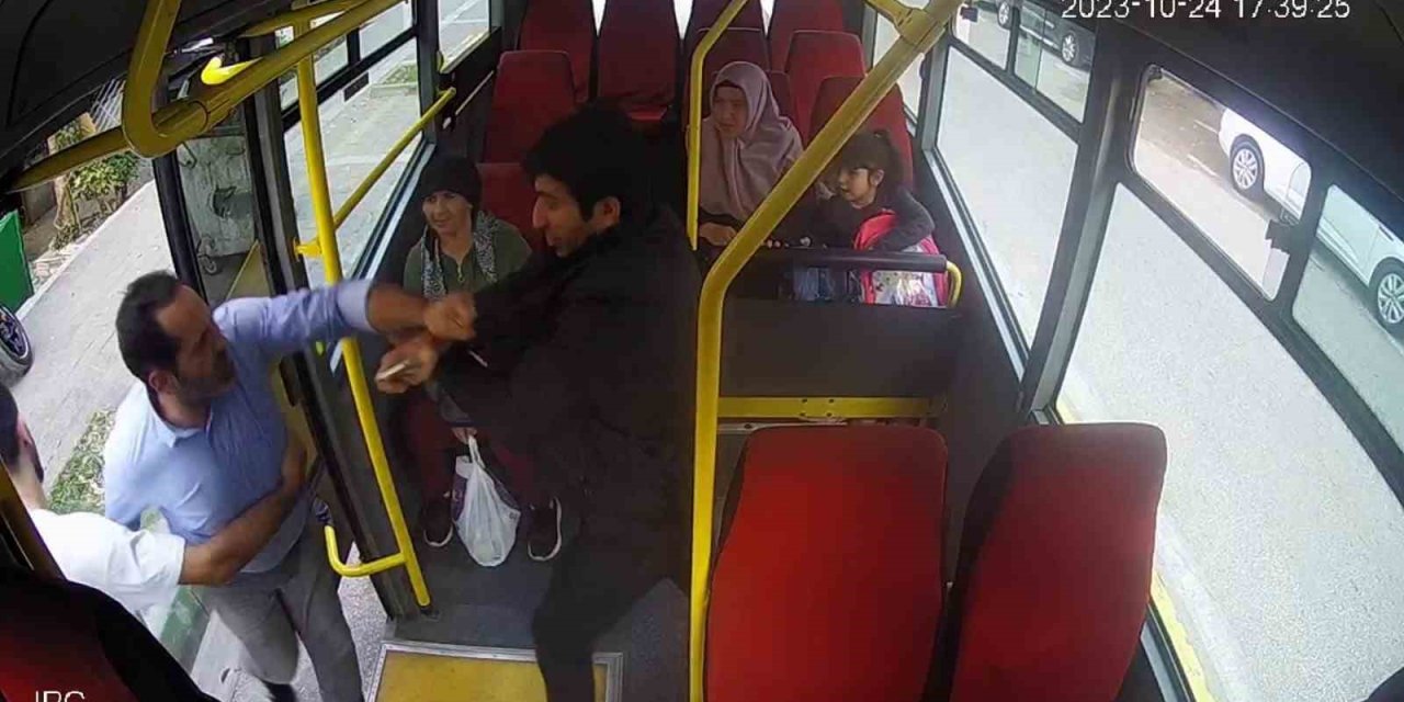 Engelli Bireyi Önce Otobüsten İndirip Darp Etmeye Çalıştı