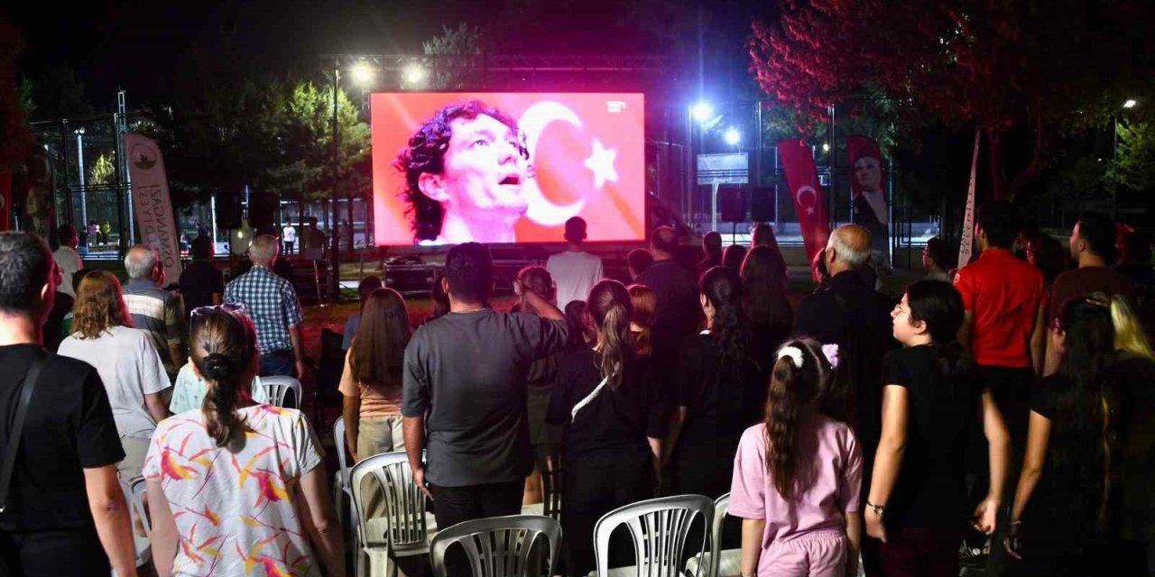 Milli Heyecan Meydanlara Taşındı