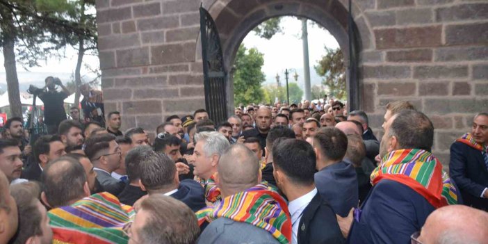 Ertuğrulgazi Türbesi Önünde Gerginlik