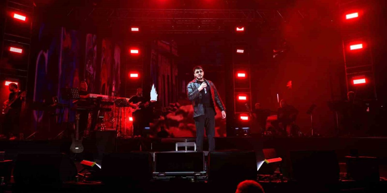 Semicenk Konserinde İzdiham Yaşandı