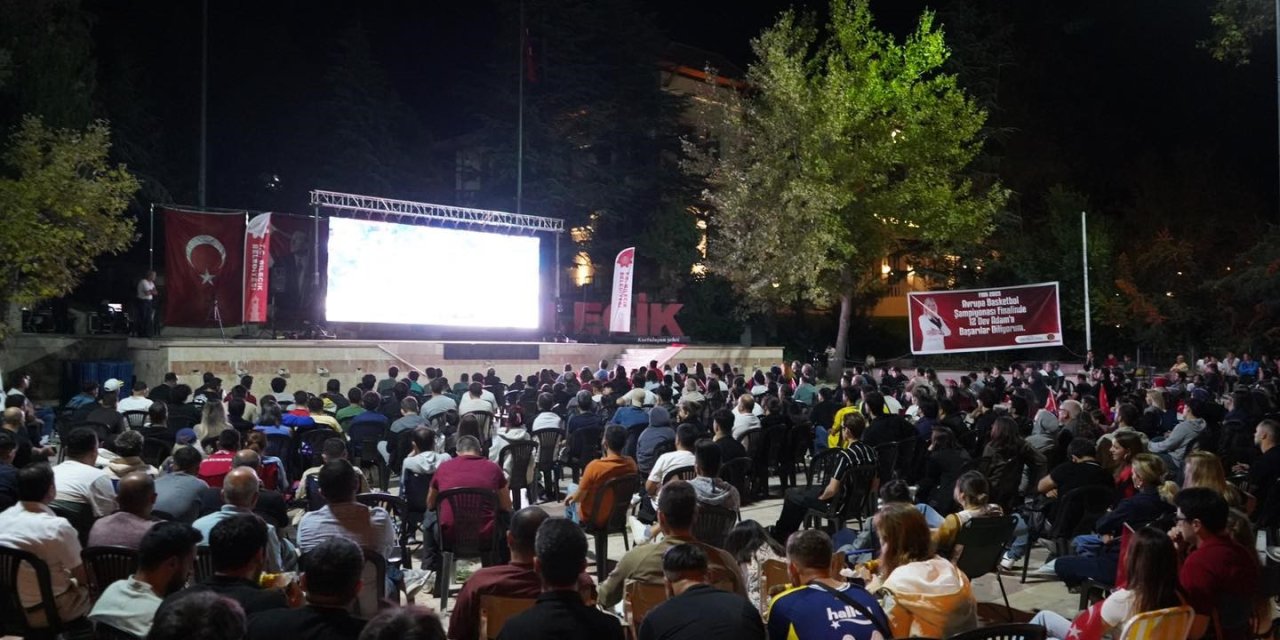 Bilecik’te Final Heyecanı Cumhuriyet Meydanı’nda Yaşandı