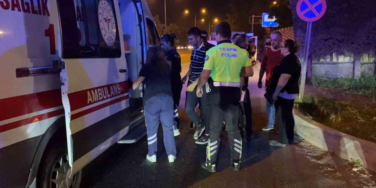 Hafif Ticari Araç Otomobille Çarpıştı: 1 Kişi Yaralandı