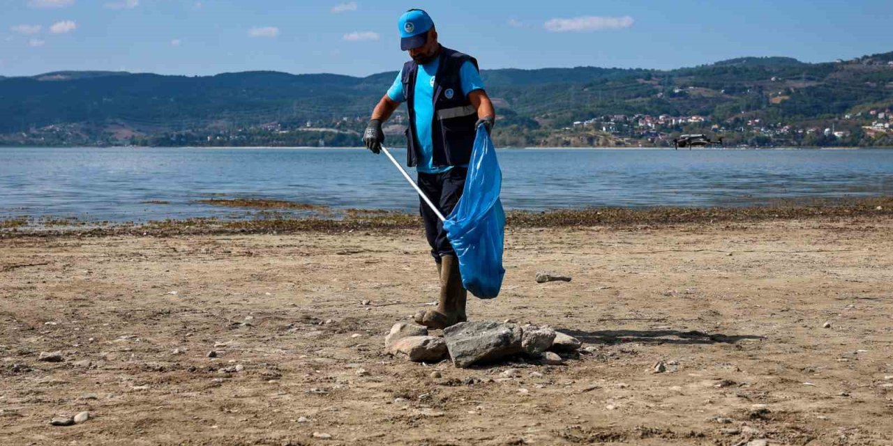 Göl Çevresinden 2 Ton Çöp Toplandı