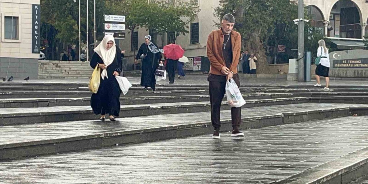 Vatandaşlar Yağmura Hazırlıksız Yakalandı