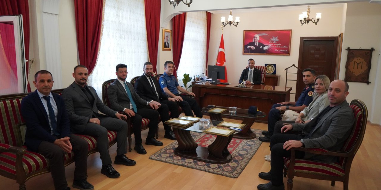 Şenliklerde Görev Yapan Kurum Amirlerine Başarı Belgesi Verildi