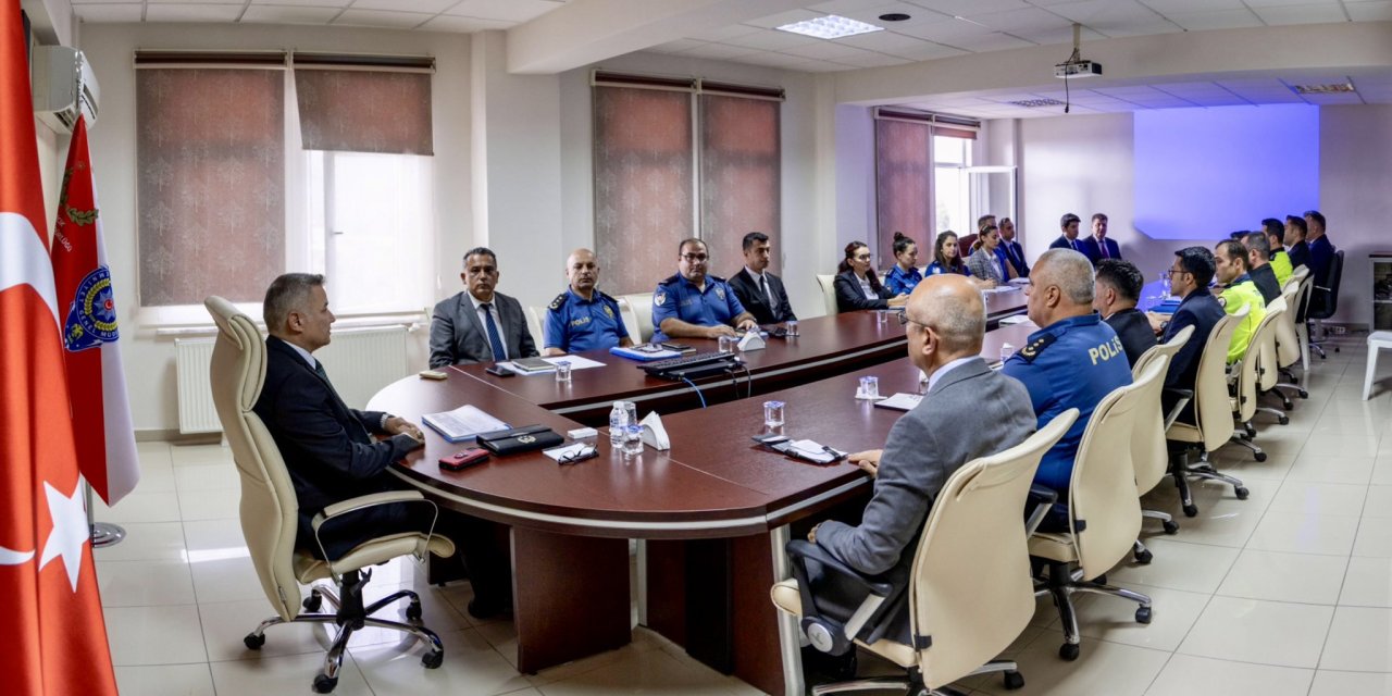 Müdür Şener brifing aldı