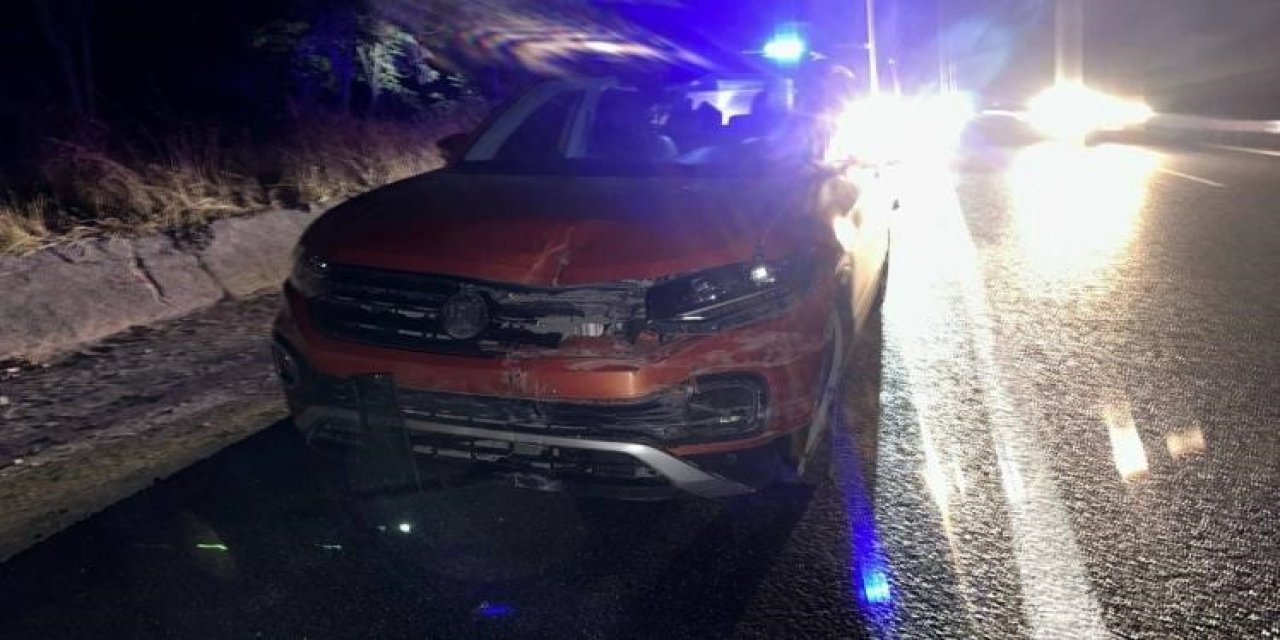 Kontrolden Çıkan Otomobil Refüje Çarptı