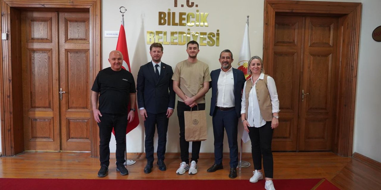 Başarılı öğrenci ödüllendirildi