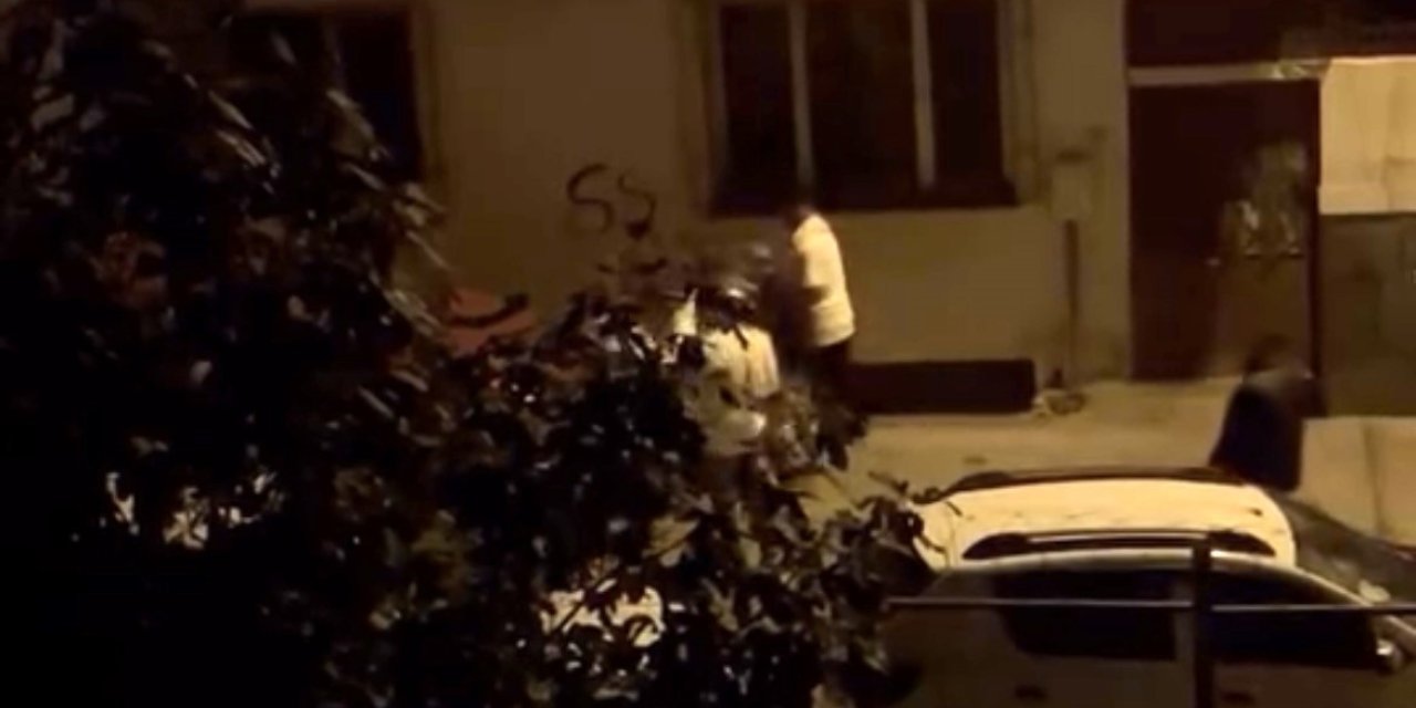 Gençler Sokak Ortasında Kavgaya Tutuştu: Tekme Tokat Darp Kameraya Yansıdı