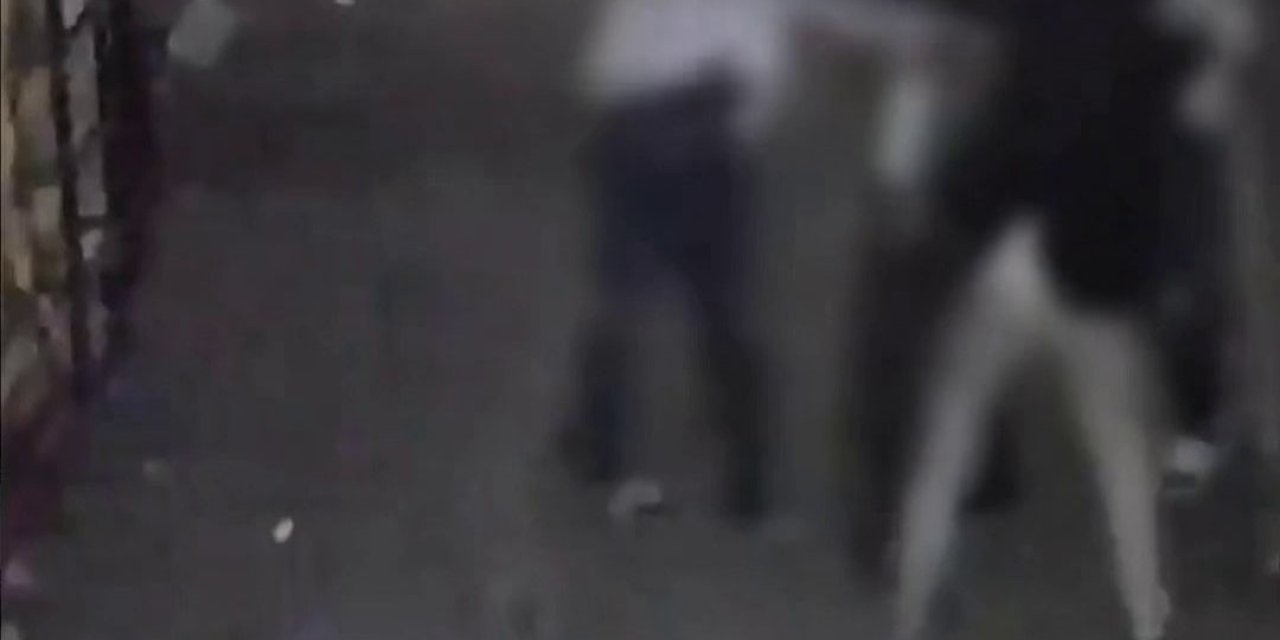 Çıkan Kavgada Genci Döve Döve Bayılttılar, Araya Giren Kızları Da Darbettiler