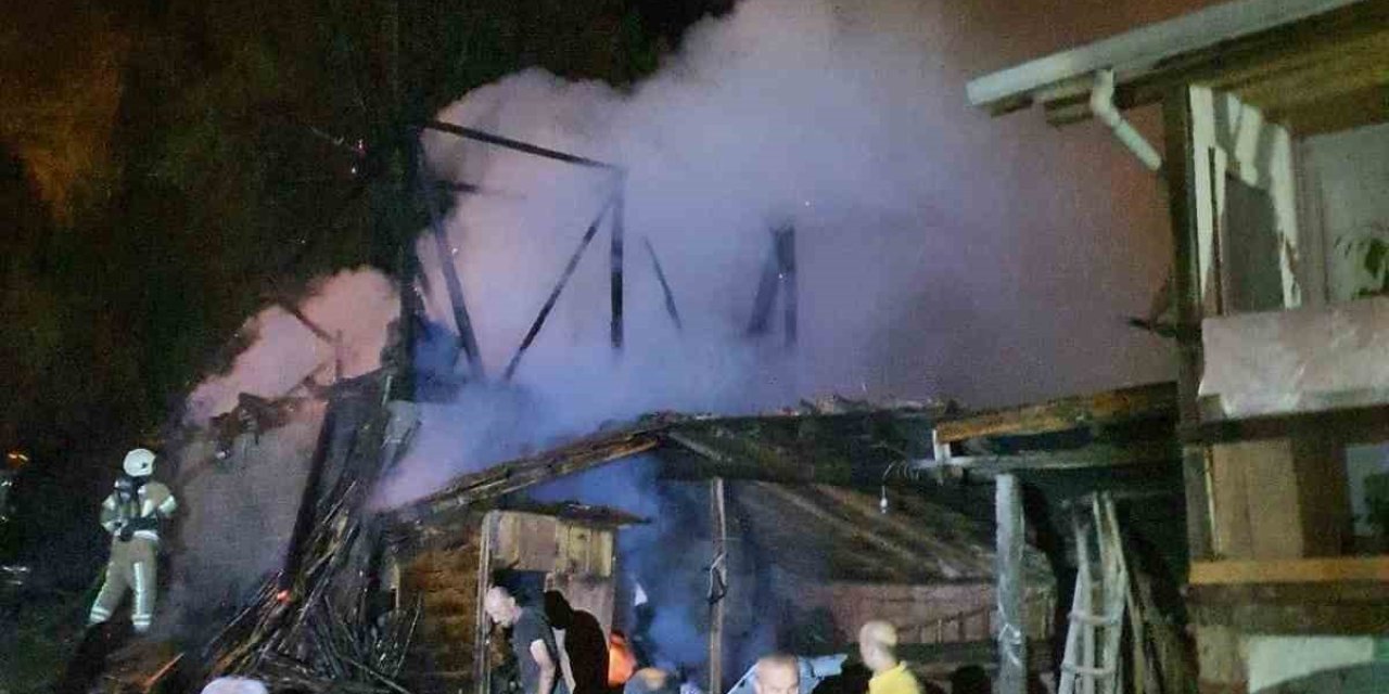 Çıkan Yangında Samanlık Kullanılamaz Hale Geldi