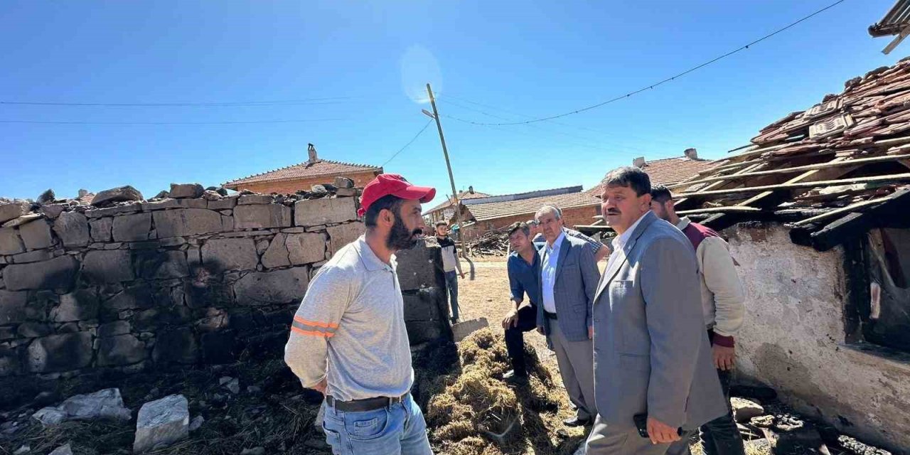 İl Genel Meclisinden Evi Yanan Köy Muhtarına "Geçmiş Olsun" Ziyareti