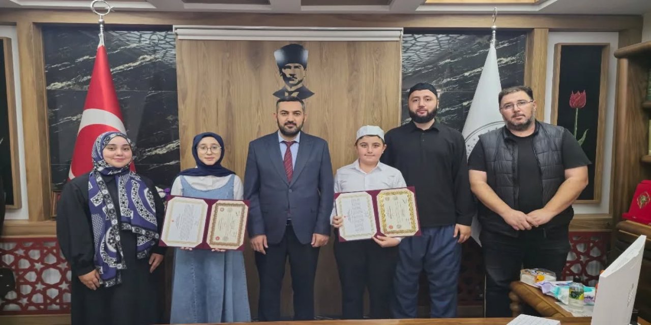 Hafız Öğrencilere Belgeleri Takdim Edildi