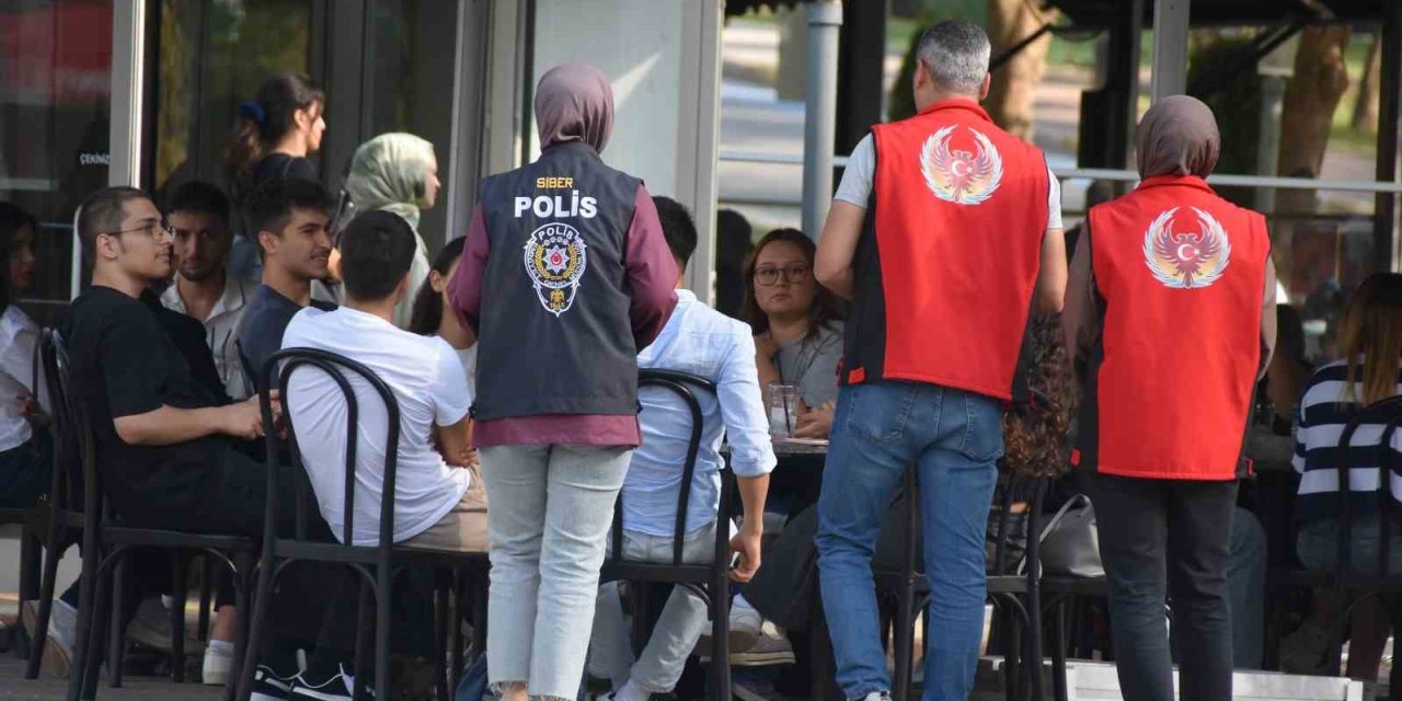 Emniyet 5 Bin Üniversite Öğrencisine Güvenlik Bilinci Aşıladı
