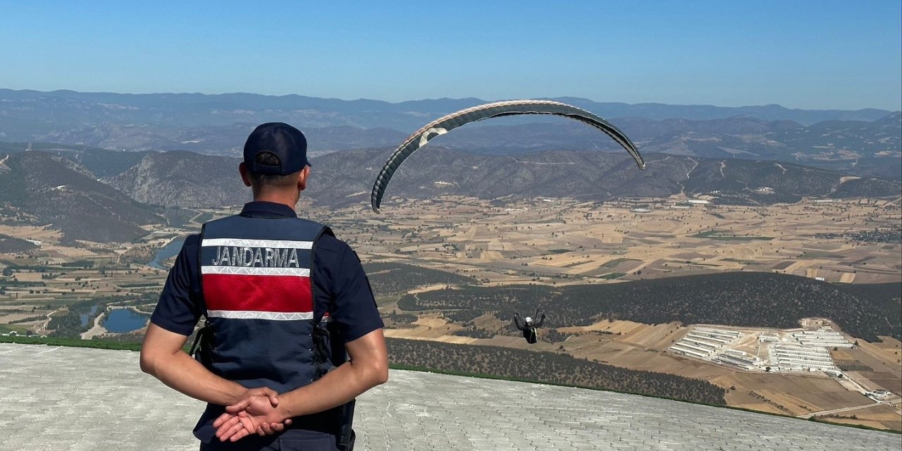 Yamaç Paraşütü Etkinliği Güvenlik Önlemleriyle Tamamlandı