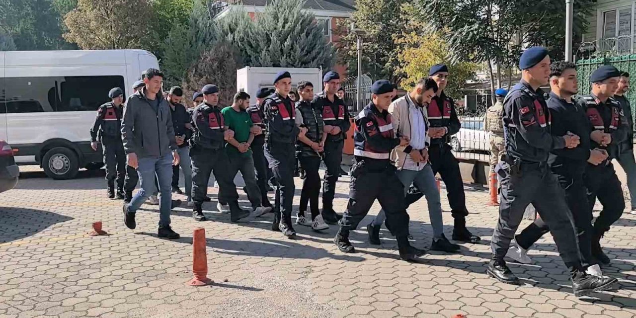 Bir Kişinin Ölümüne 2 Kişinin Yaralanmasına Neden Olayda 10 Kişi Adliyeye Sevk Edildi