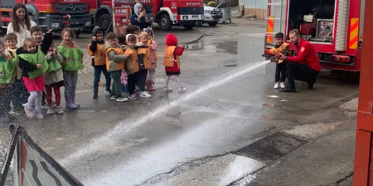 Minik Öğrencilere Yangın Eğitimi