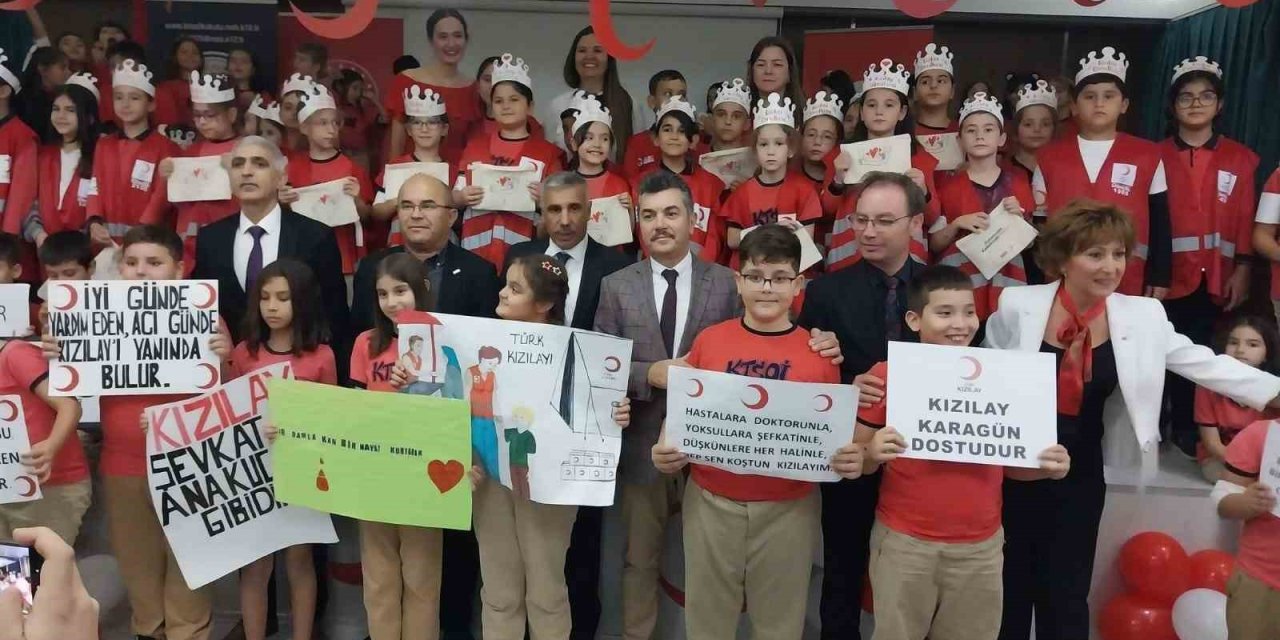 Öğrenciler, Kızılay Kolluklarını Taktı