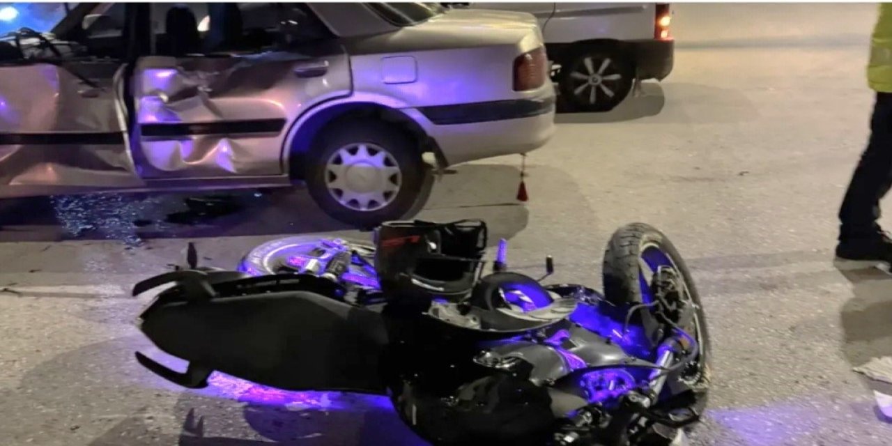 Motosiklet Otomobile Çarptı: 2 Yaralı