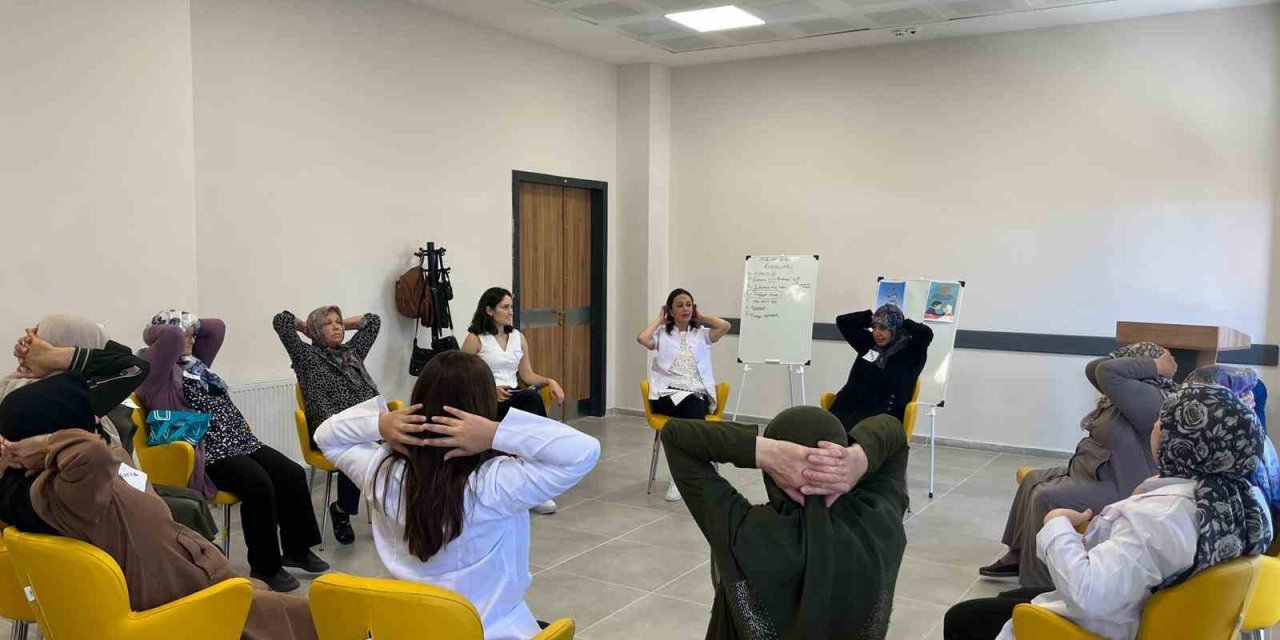 Yaşlıların İçin Düzenlenen Geriatri Atölyeleri Sürüyor