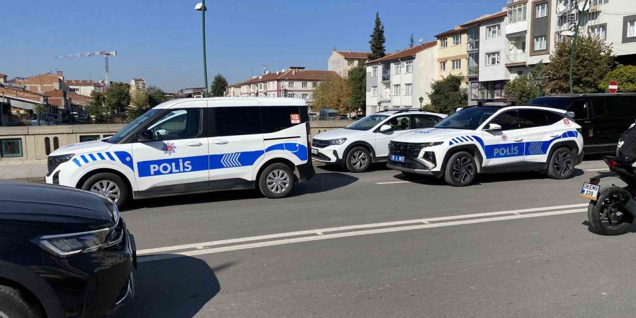 Kız Arkadaşı Gelince İntihardan Vazgeçti