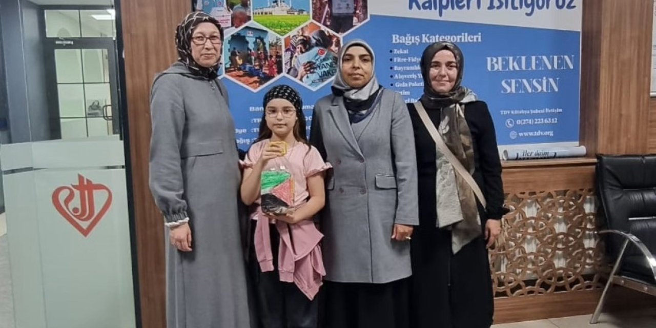 Kur’an Kursu Öğrencisi Harçlıklarını Gazze’ye Bağışladı
