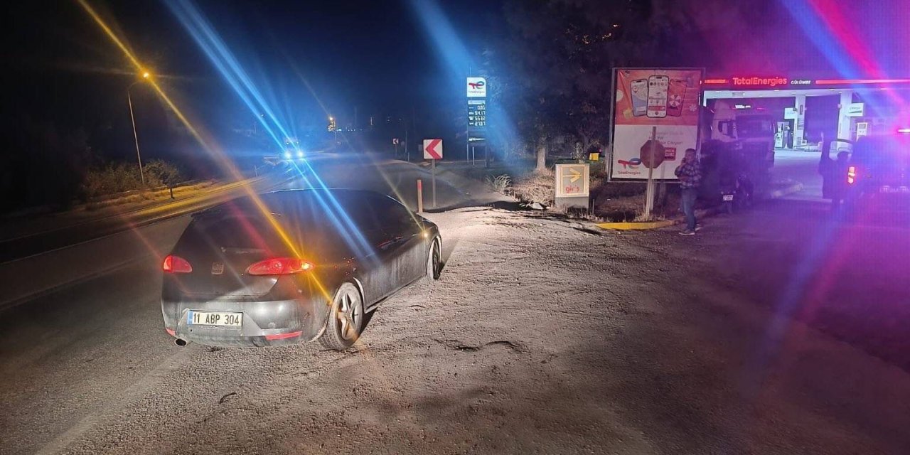 Otomobille Motosiklet Çarpıştı