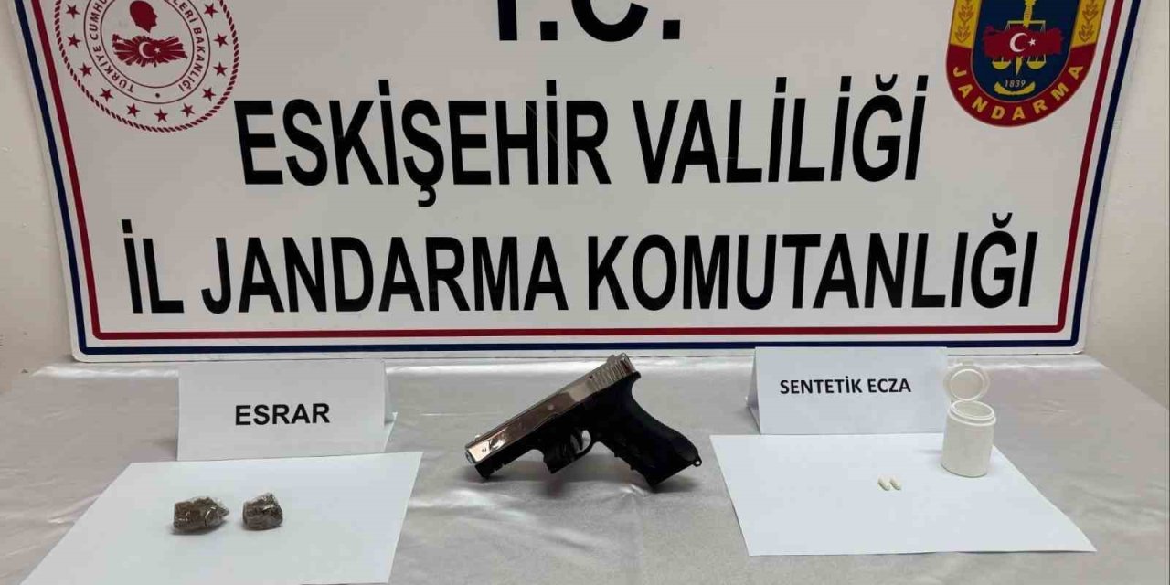 Uyuşturucu Bulunduran Şahıs Jandarma Tarafından Yakalandı