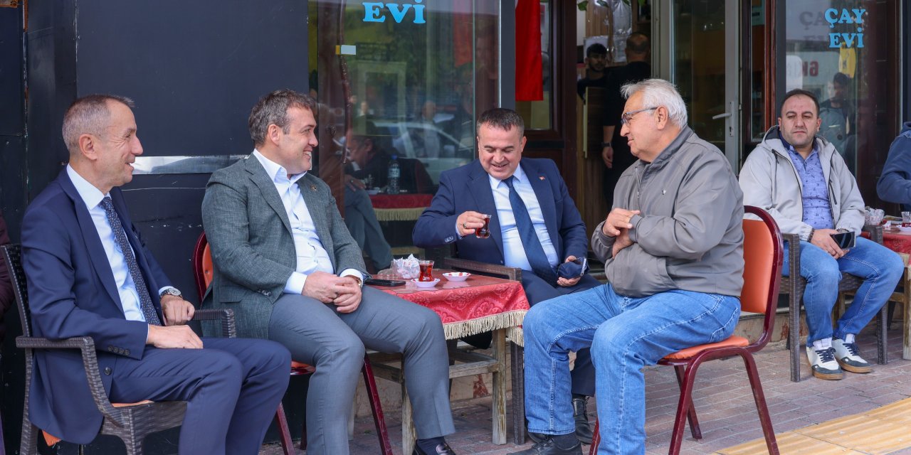 Vali Sözer, vatandaşlarla çay içti