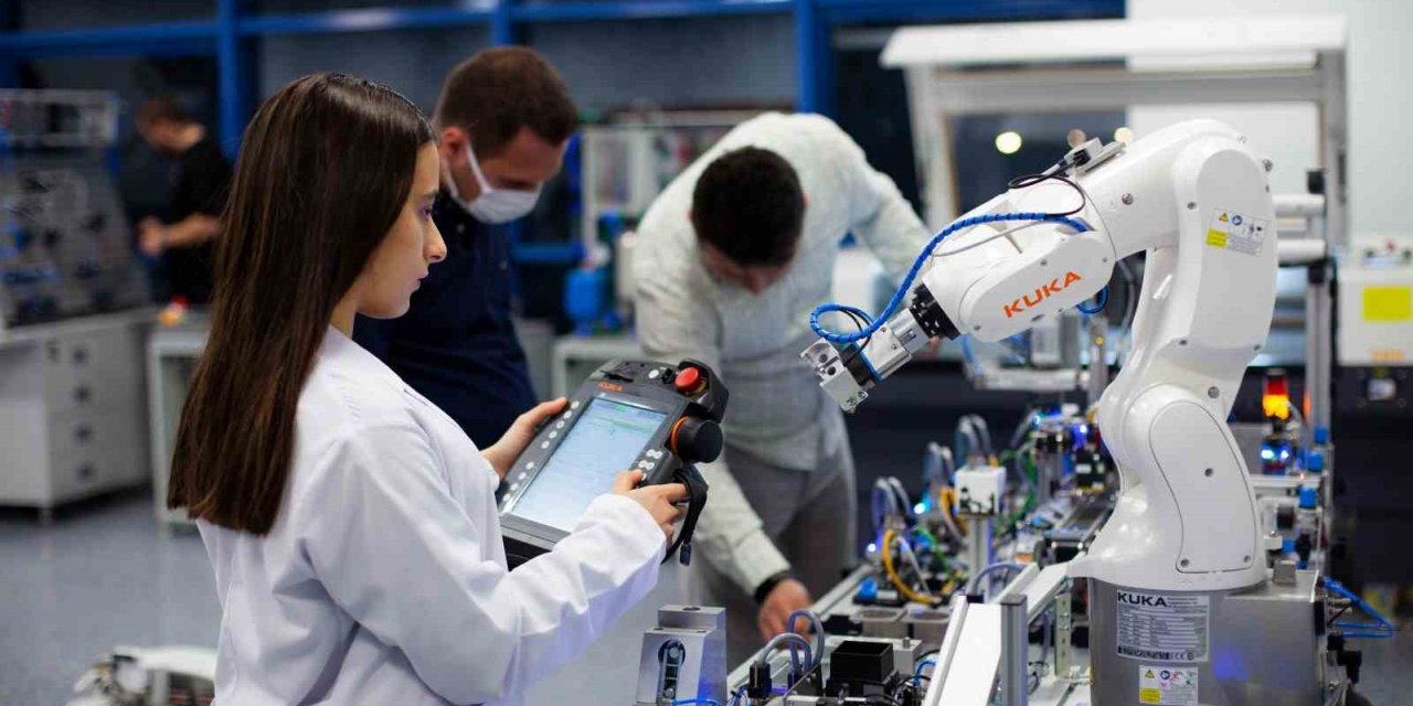 Online Programla 70 Bin Öğrenciye Uzay Eğitimi