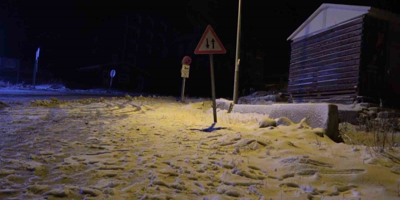 Kar Yağışını Görenler Gece Yarısı Uludağ’a Akın Etti
