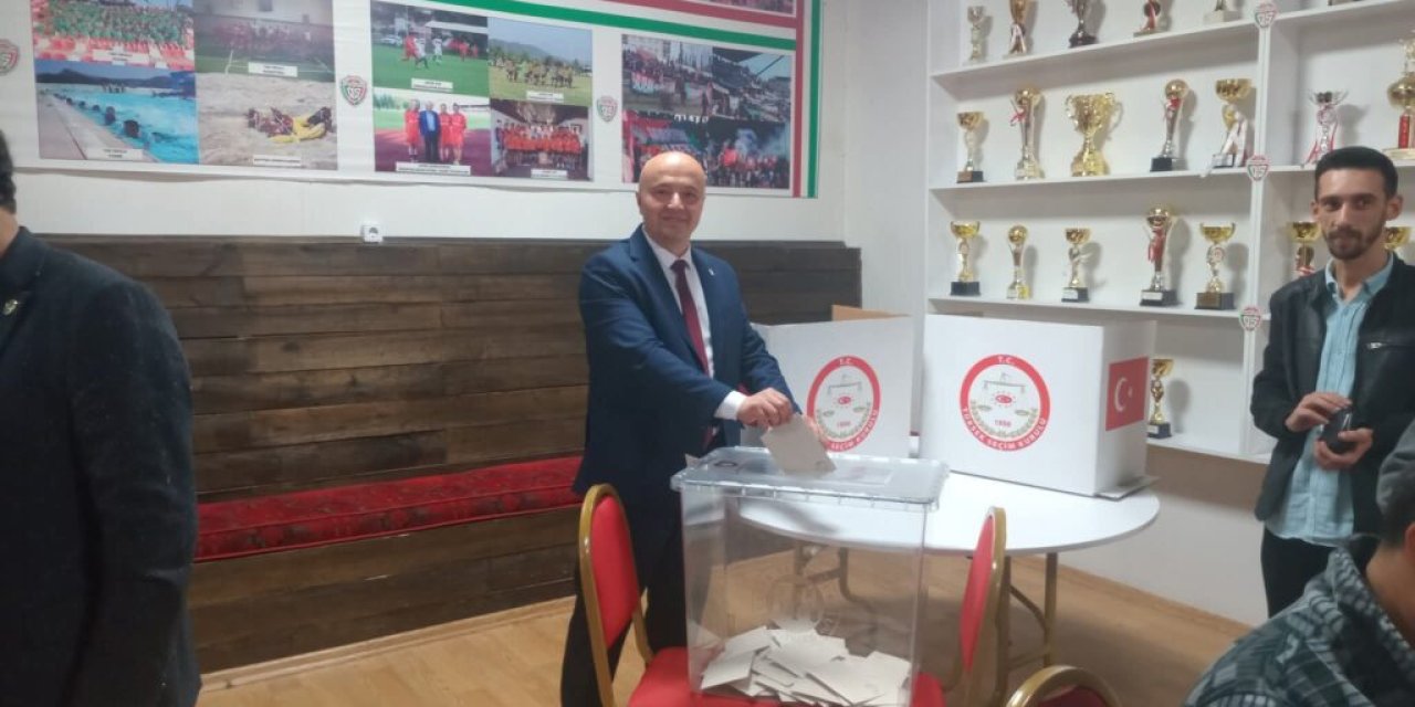 Ahmet Akdaş yeniden başkan seçildi