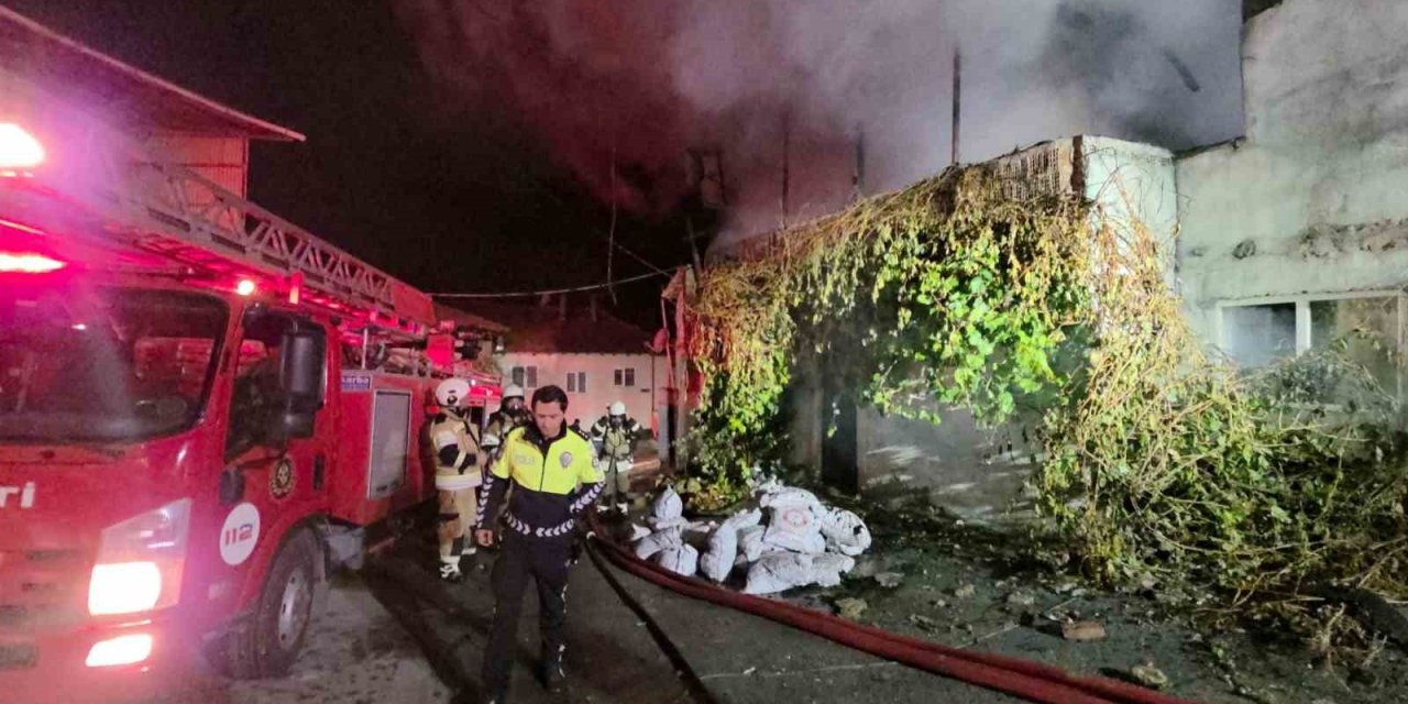 2 Katlı Binada Çıkan Yangın Korkuttu