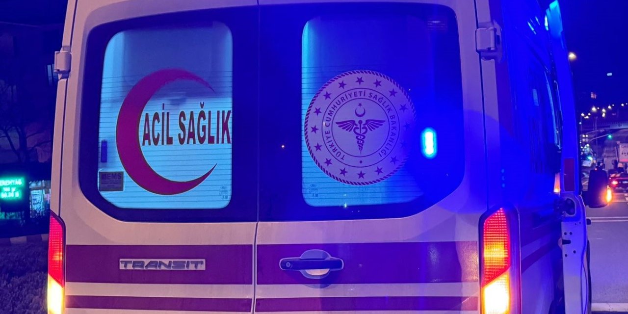 Motosiklet İle Kamyonet Çarpıştı 1 Kişi Yaralandı