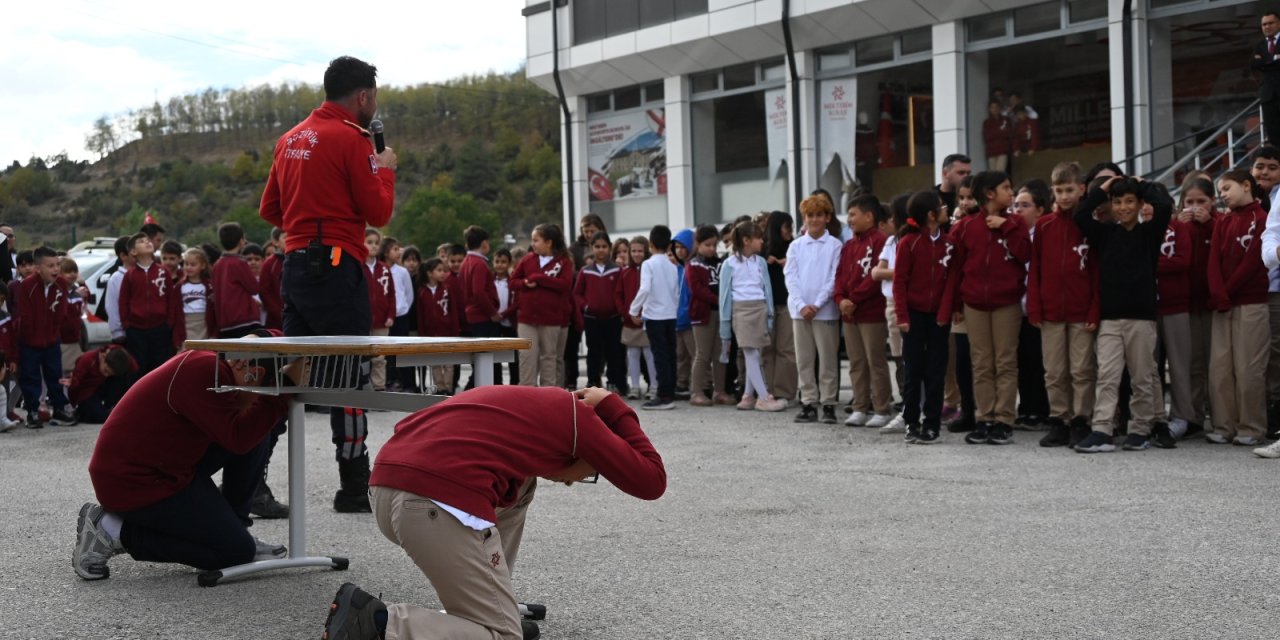 Bozüyük'te Öğrencilere Afet Eğitimi