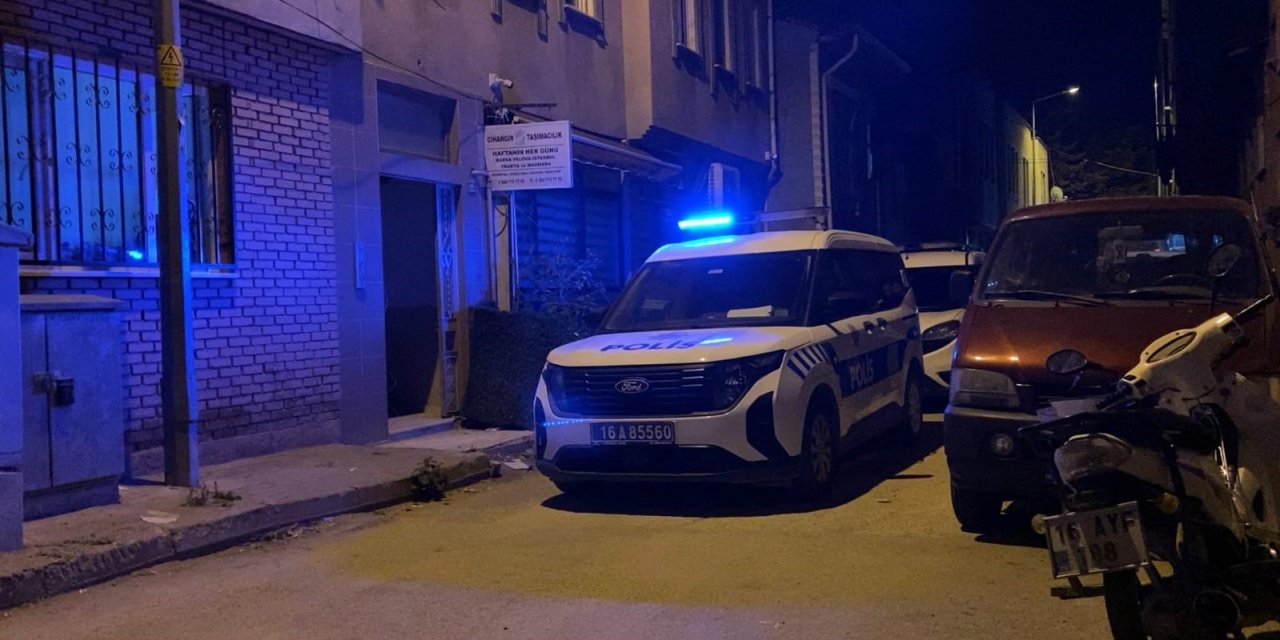 Bir Genç Evinde Ölü Bulundu